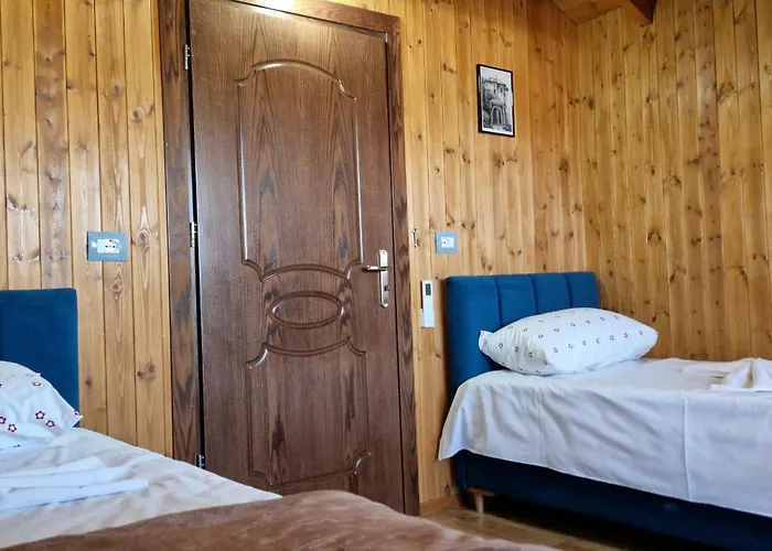 Shena בית הארחה Gjirokastër