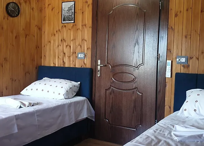 Shena בית הארחה Gjirokastër