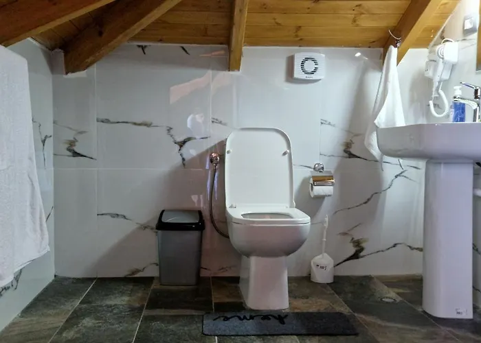 Shena בית הארחה Gjirokastër