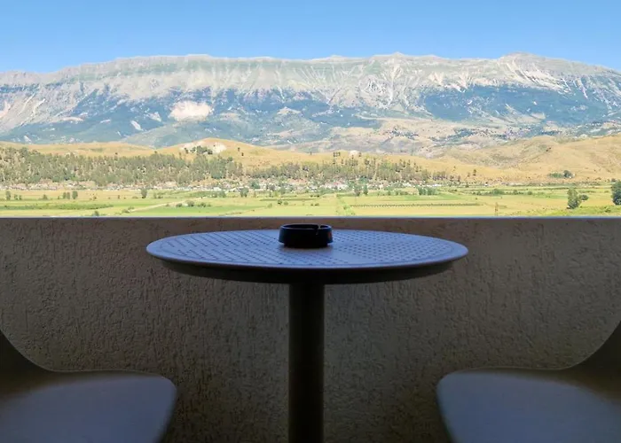 Shena בית הארחה Gjirokastër