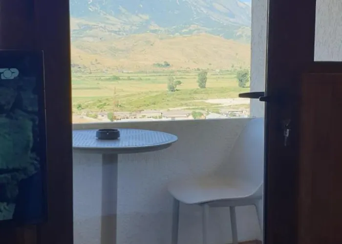 Shena בית הארחה Gjirokastër